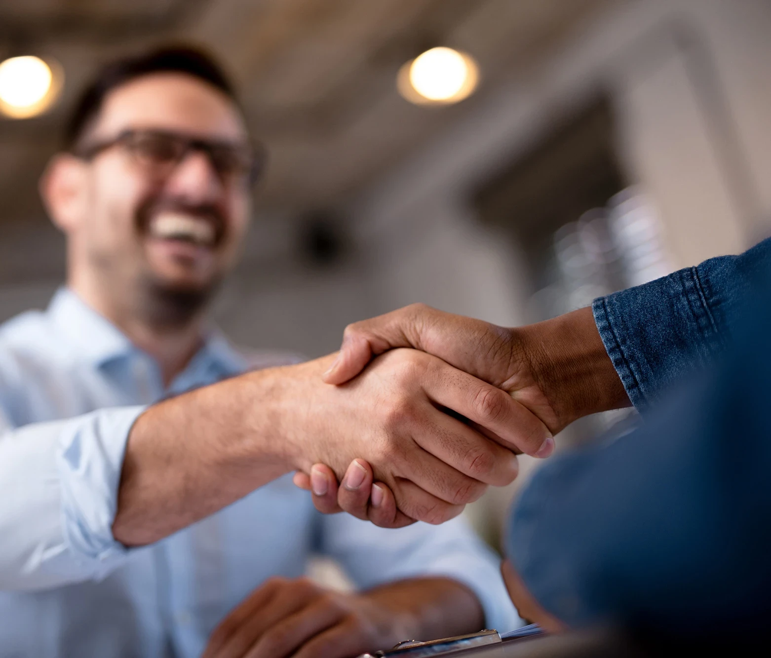 / Engagés à vos côtés pour construire demain